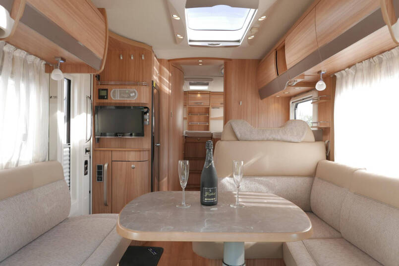 Hymer T 704 SL | 3.0 Automaat | Vlakke vloer | Enkele bedden | 29