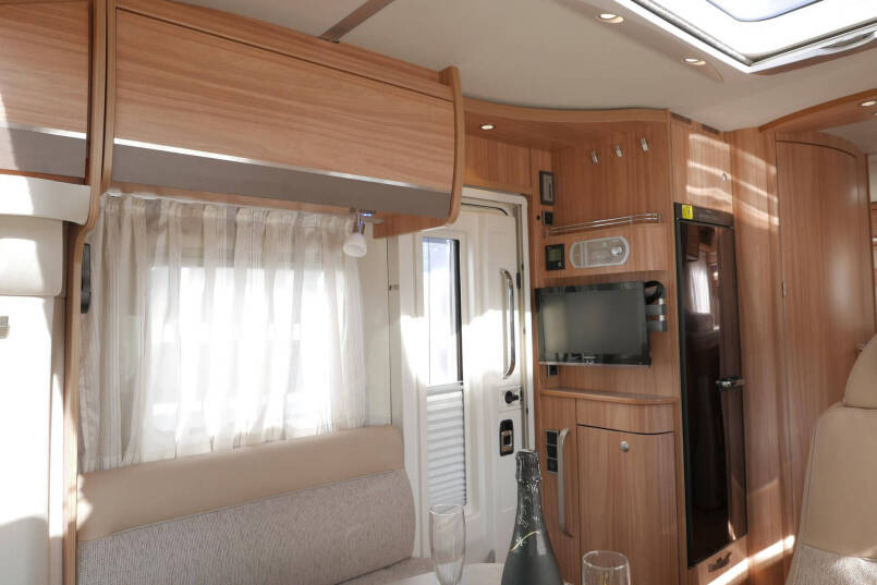 Hymer T 704 SL | 3.0 Automaat | Vlakke vloer | Enkele bedden | 30