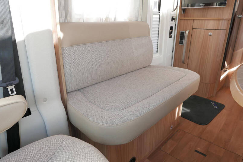 Hymer T 704 SL | 3.0 Automaat | Vlakke vloer | Enkele bedden | 32