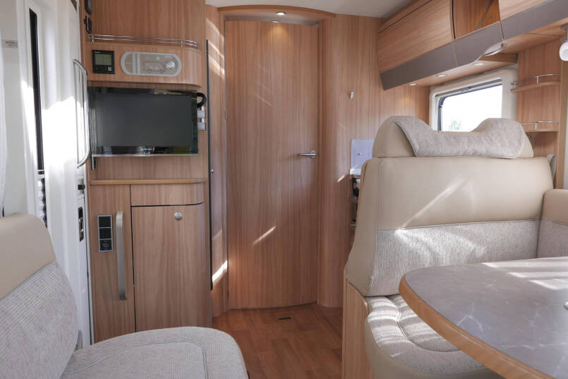 Hymer T 704 SL | 3.0 Automaat | Vlakke vloer | Enkele bedden | 34