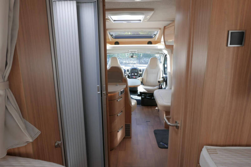 Hymer T 704 SL | 3.0 Automaat | Vlakke vloer | Enkele bedden | 52