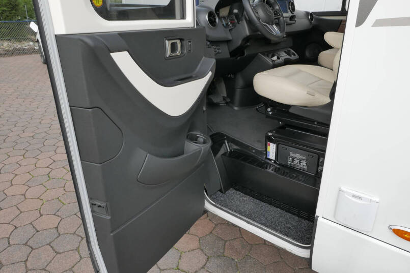 Hymer B MC-I 680 ModernComfort | 9G Automaat | bovenkastjes | Enkele bedden | 14