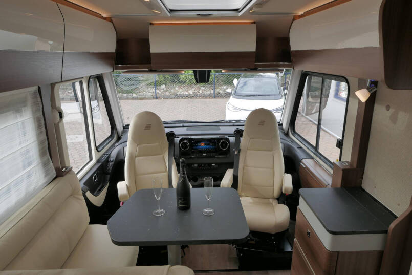 Hymer B MC-I 680 ModernComfort | 9G Automaat | bovenkastjes | Enkele bedden | 18