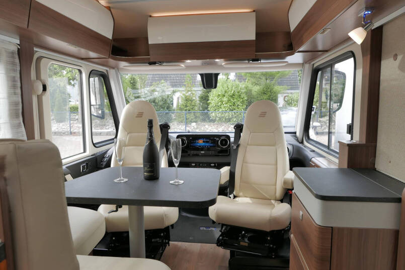 Hymer B MC-I 680 ModernComfort | 9G Automaat | bovenkastjes | Enkele bedden | 19