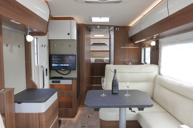 Hymer B MC-I 680 ModernComfort | 9G Automaat | bovenkastjes | Enkele bedden | 23