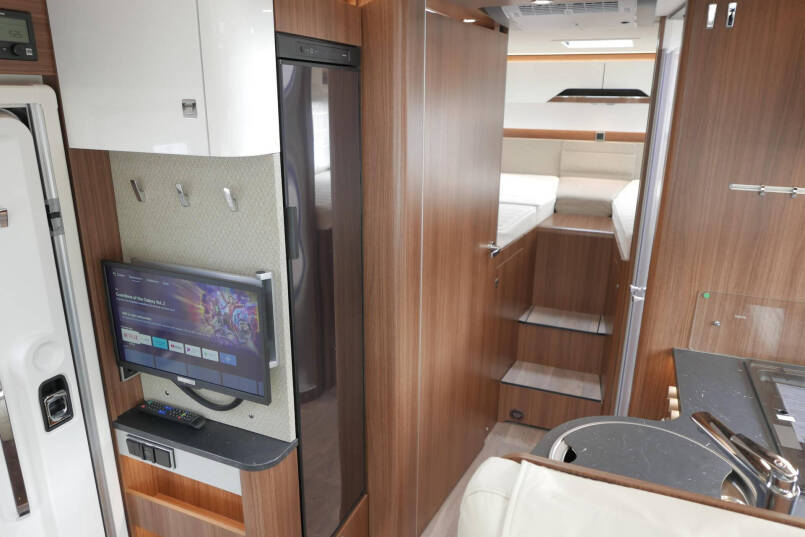 Hymer B MC-I 680 ModernComfort | 9G Automaat | bovenkastjes | Enkele bedden | 31