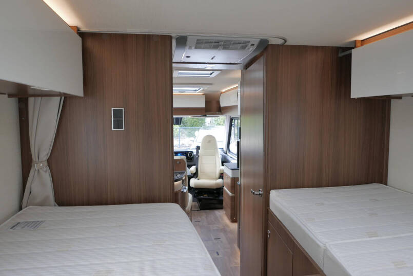 Hymer B MC-I 680 ModernComfort | 9G Automaat | bovenkastjes | Enkele bedden | 34