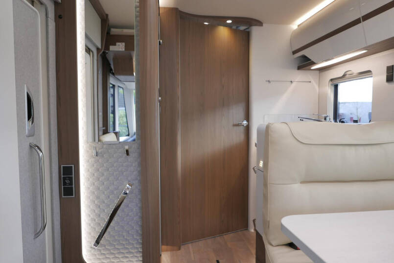Hymer B ML-I 790 MasterLine | 9G-TRONIC AUTOMAAT | Queensbed | Levelsysteem | 36