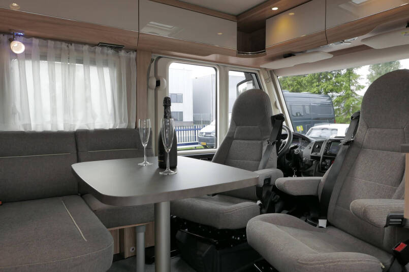 Hymer Exsis-I 474 | Bovenkastjes | Lithium | 6.64 m | Enkele bedden | 24