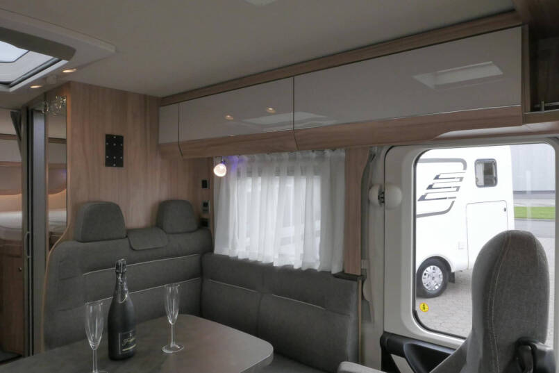 Hymer Exsis-I 474 | Bovenkastjes | Lithium | 6.64 m | Enkele bedden | 28