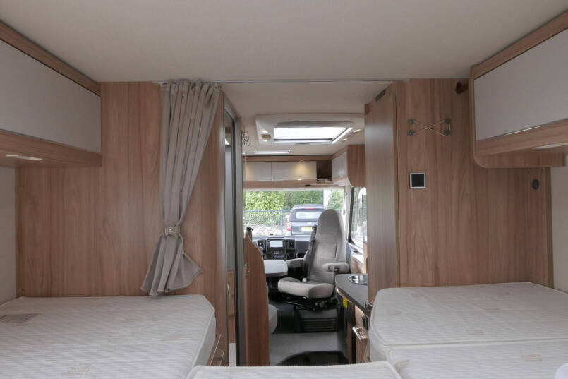 Hymer Exsis-I 474 | Bovenkastjes | Lithium | 6.64 m | Enkele bedden | 38