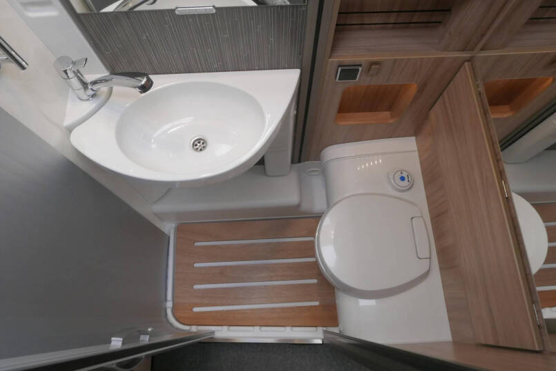 Hymer Exsis-I 474 | Bovenkastjes | Lithium | 6.64 m | Enkele bedden | 40