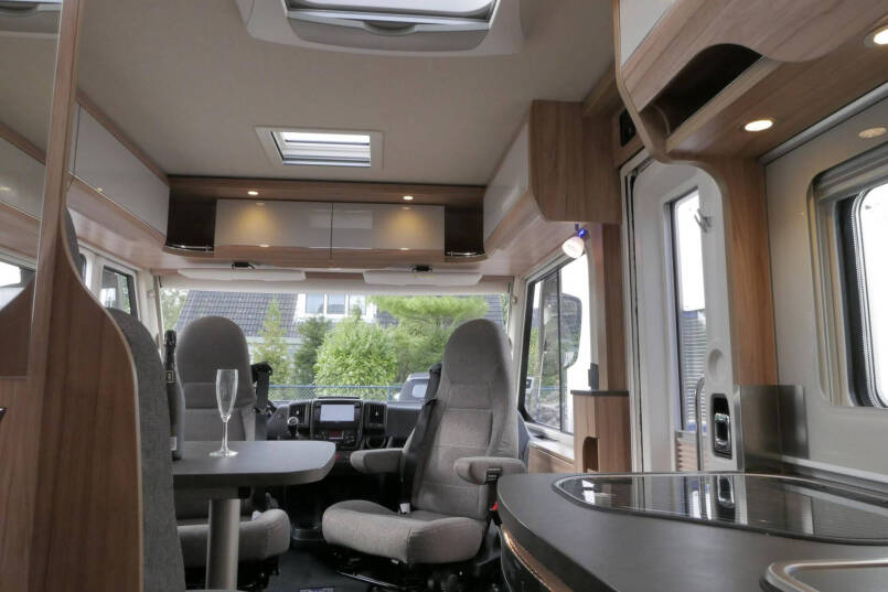 Hymer Exsis-I 474 | Bovenkastjes | Lithium | 6.64 m | Enkele bedden | 44