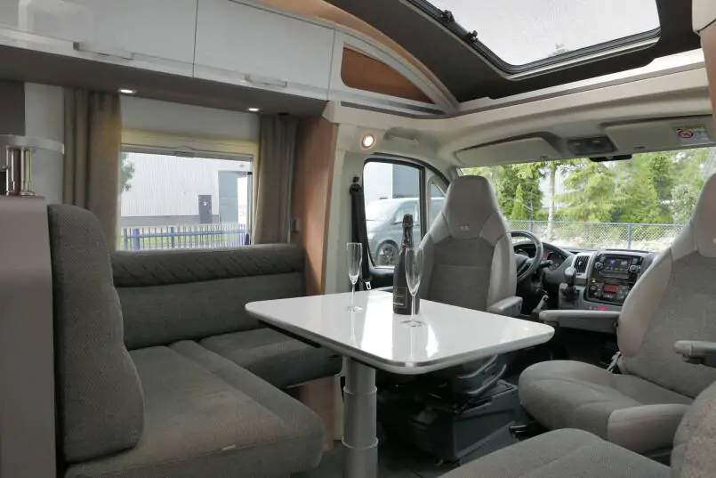 Adria Coral Supreme 670sc | Automaat | Maxi chassis | Lithium | Queensbed | 30