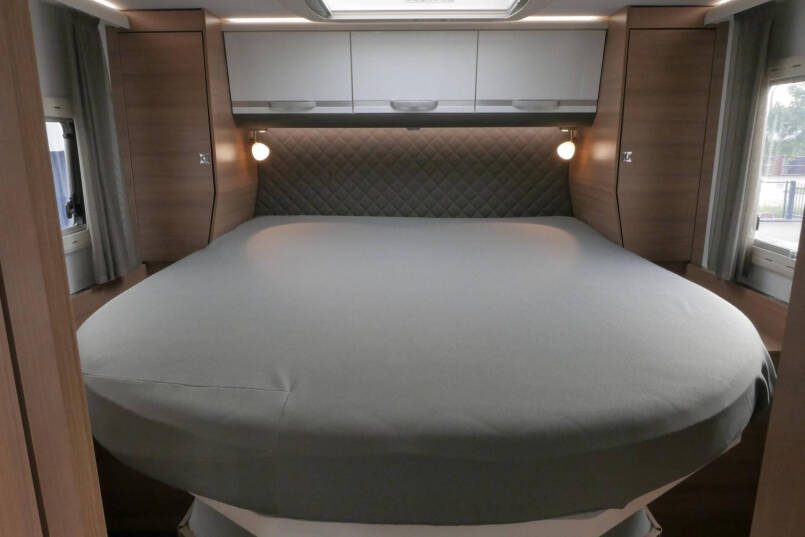 Adria Coral Supreme 670sc | Automaat | Maxi chassis | Lithium | Queensbed | 43