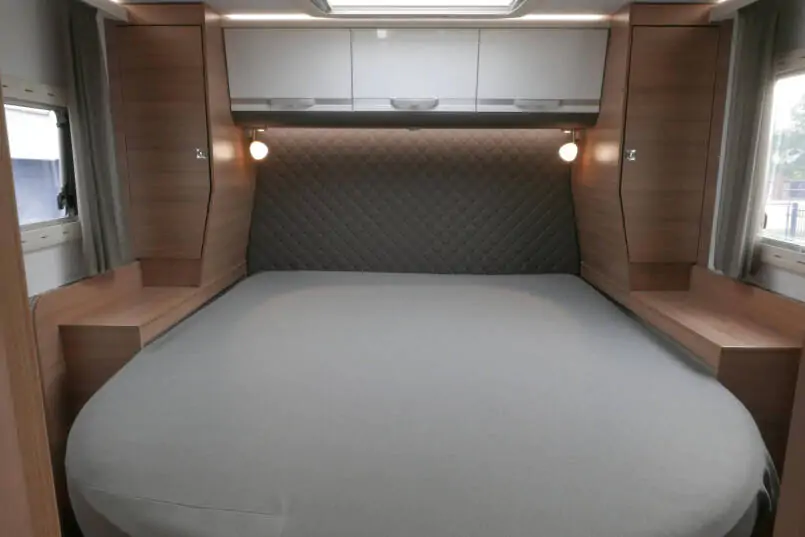 Adria Coral Supreme 670sc | Automaat | Maxi chassis | Lithium | Queensbed | 44