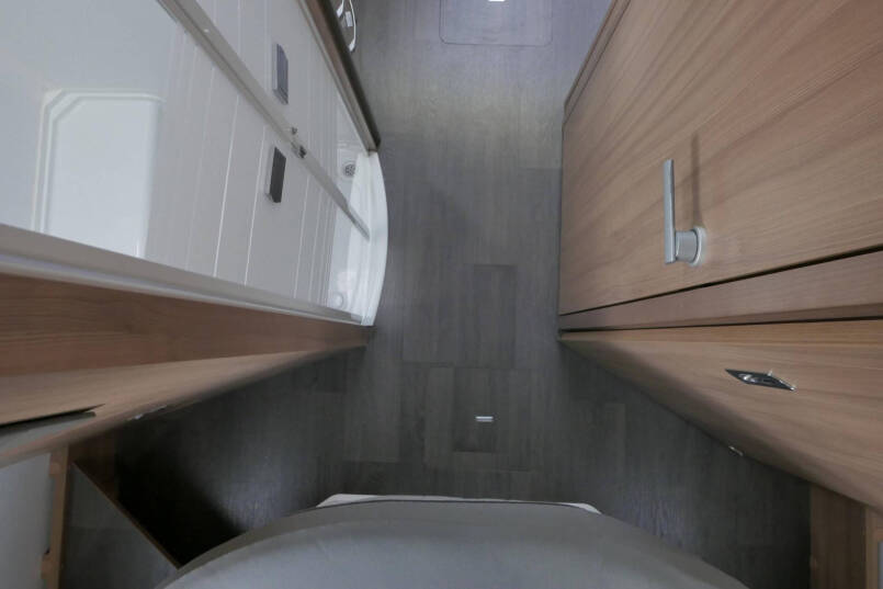 Adria Coral Supreme 670sc | Automaat | Maxi chassis | Lithium | Queensbed | 51