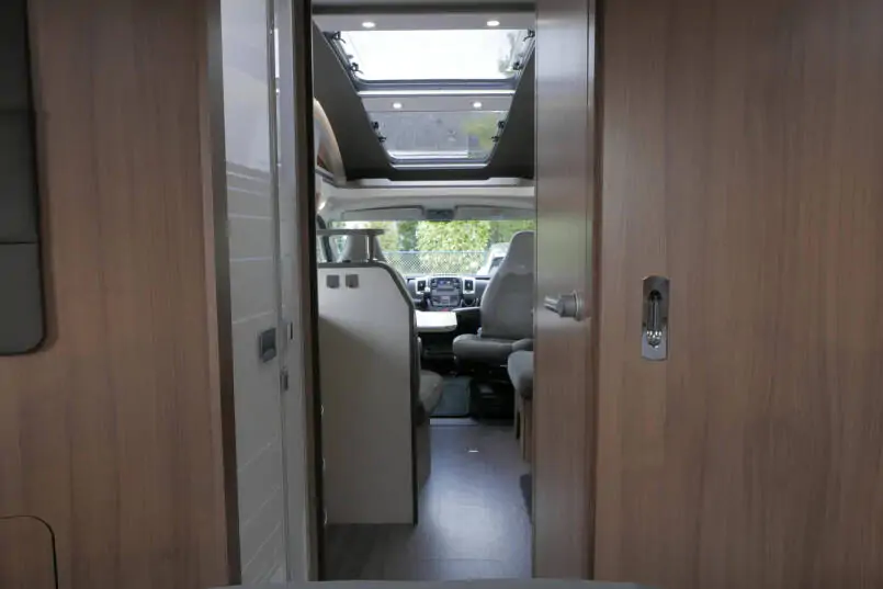 Adria Coral Supreme 670sc | Automaat | Maxi chassis | Lithium | Queensbed | 56