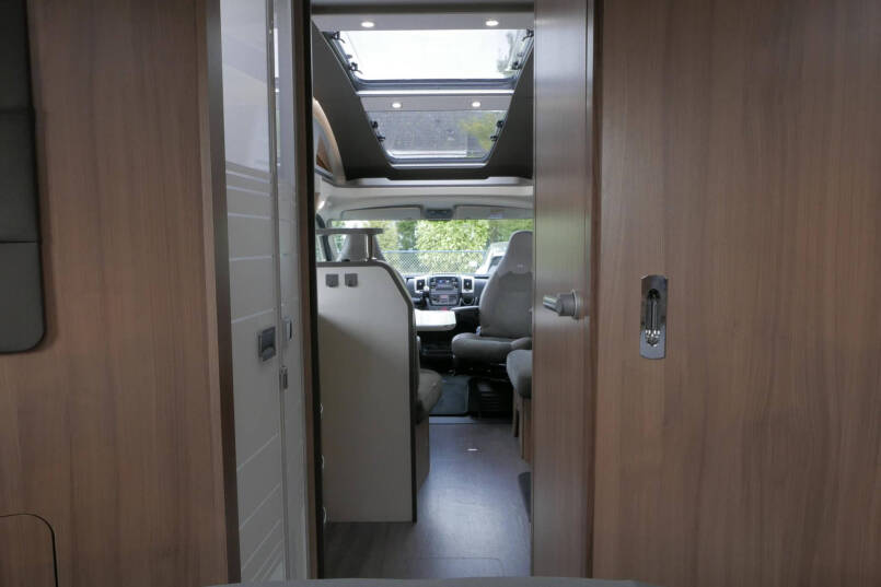 Adria Coral Supreme 670sc | Automaat | Maxi chassis | Lithium | Queensbed | 119