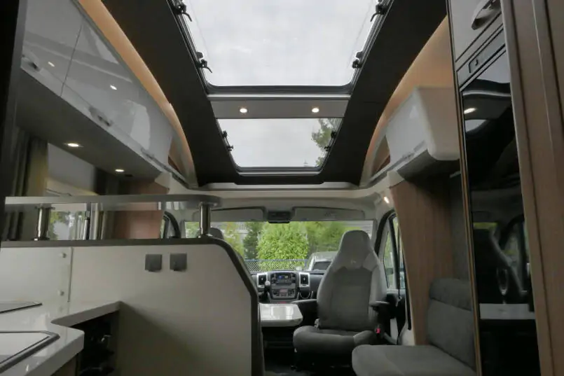 Adria Coral Supreme 670sc | Automaat | Maxi chassis | Lithium | Queensbed | 58