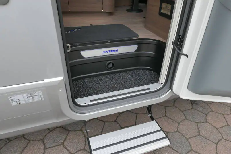 Hymer B ML-I 790 MasterLine | Queensbed | 5 Persoons | Levelsysteem | Lithium | 2023 | 18