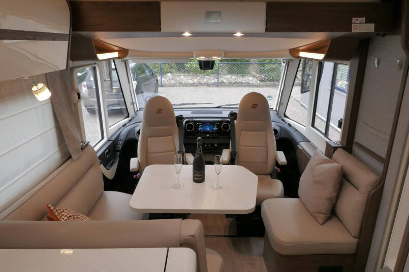 Hymer B ML-I 790 MasterLine | Queensbed | 5 Persoons | Levelsysteem | Lithium | 2023 | 24