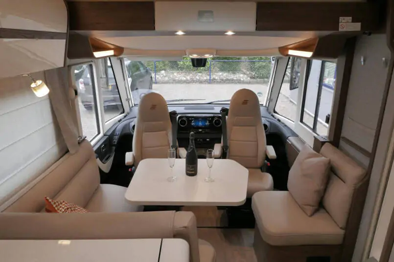 Hymer B ML-I 790 MasterLine | Queensbed | 5 Persoons | Levelsysteem | Lithium | 2023 | 87