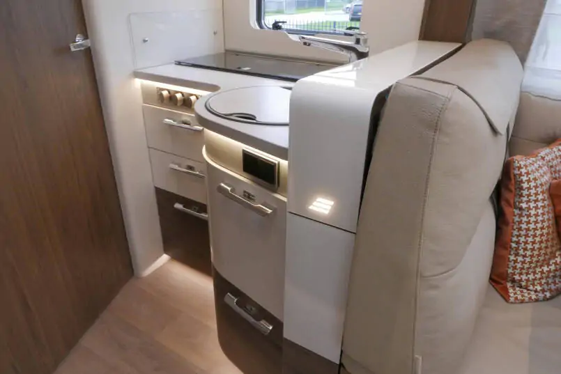 Hymer B ML-I 790 MasterLine | Queensbed | 5 Persoons | Levelsysteem | Lithium | 2023 | 39