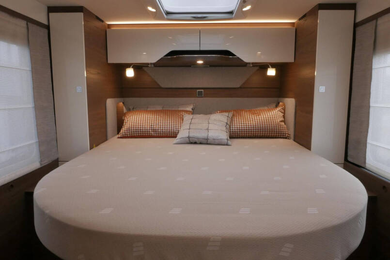 Hymer B ML-I 790 MasterLine | Queensbed | 5 Persoons | Levelsysteem | Lithium | 2023 | 104