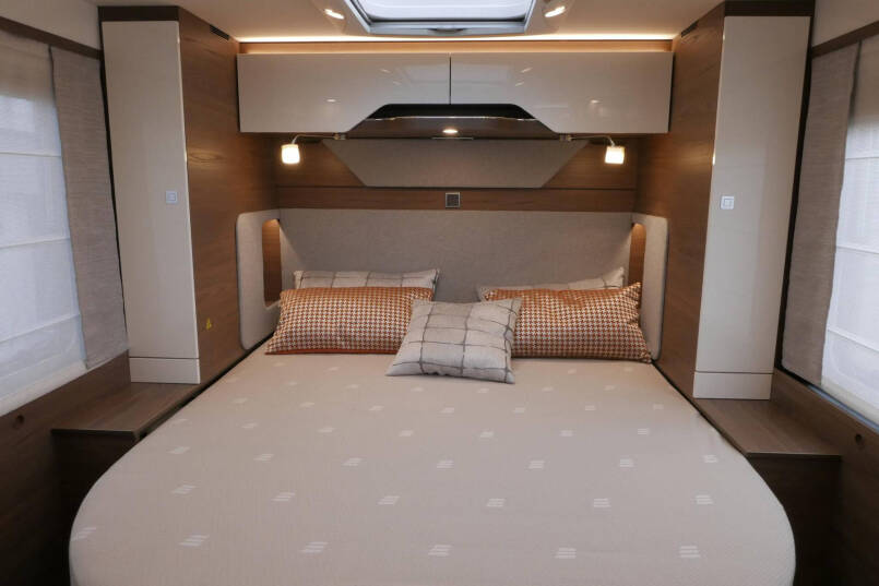 Hymer B ML-I 790 MasterLine | Queensbed | 5 Persoons | Levelsysteem | Lithium | 2023 | 43