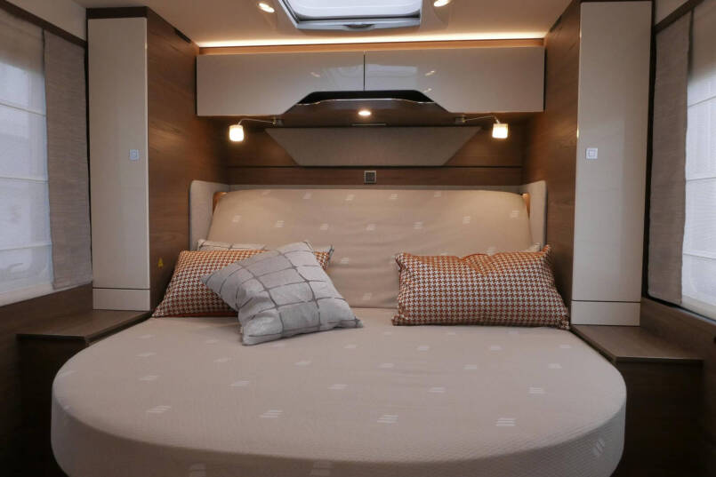 Hymer B ML-I 790 MasterLine | Queensbed | 5 Persoons | Levelsysteem | Lithium | 2023 | 44