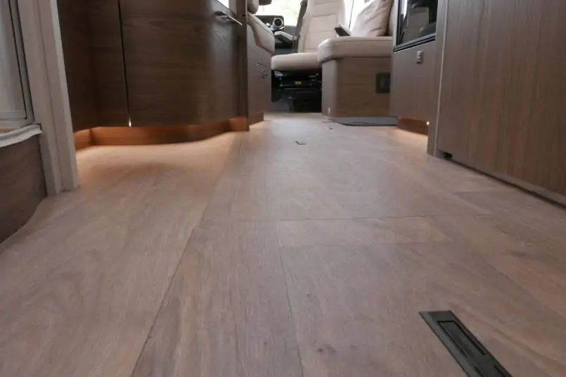 Hymer B ML-I 790 MasterLine | Queensbed | 5 Persoons | Levelsysteem | Lithium | 2023 | 56