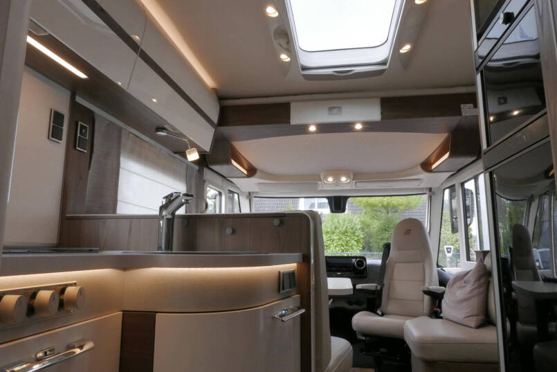Hymer B ML-I 790 MasterLine | Queensbed | 5 Persoons | Levelsysteem | Lithium | 2023 | 57