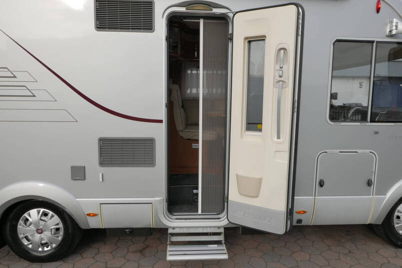 Hymer B 694 SL | 3.0 Automaat | Élégance zilver |  Grote garage | 14