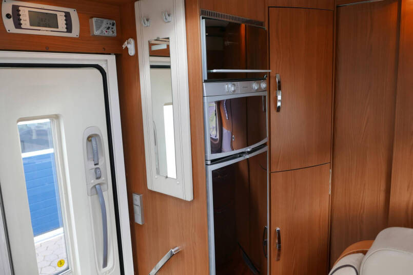 Hymer B 694 SL | 3.0 Automaat | Élégance zilver |  Grote garage | 24