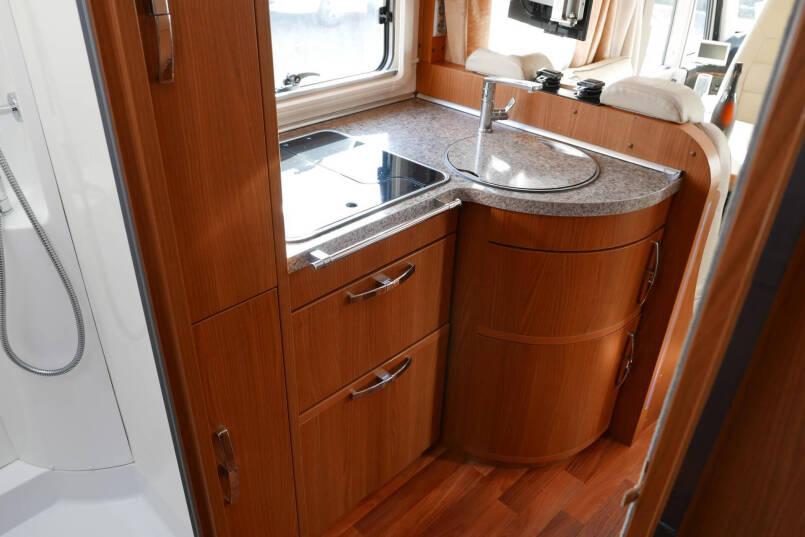 Hymer B 694 SL | 3.0 Automaat | Élégance zilver |  Grote garage | 25