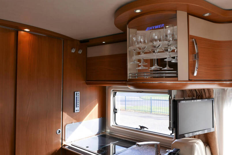 Hymer B 694 SL | 3.0 Automaat | Élégance zilver |  Grote garage | 28