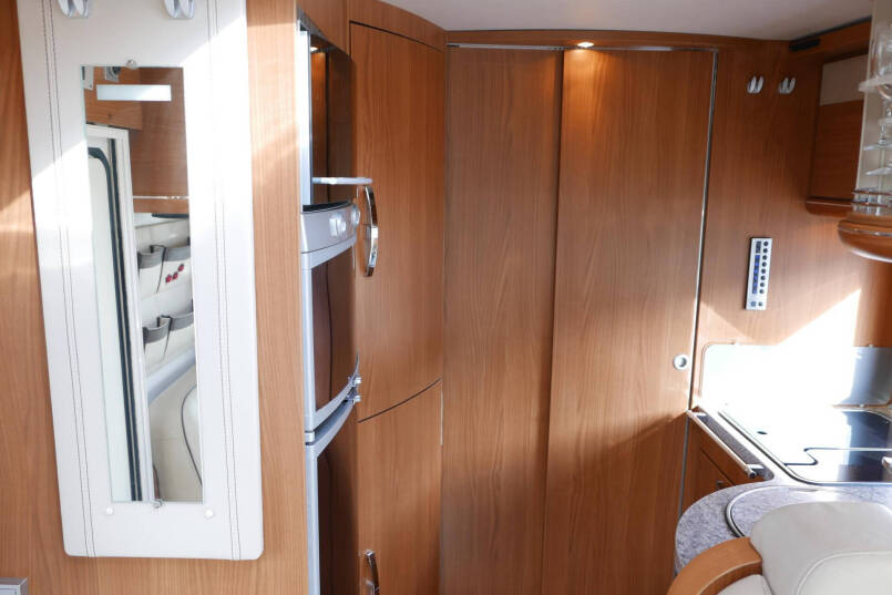 Hymer B 694 SL | 3.0 Automaat | Élégance zilver |  Grote garage | 30