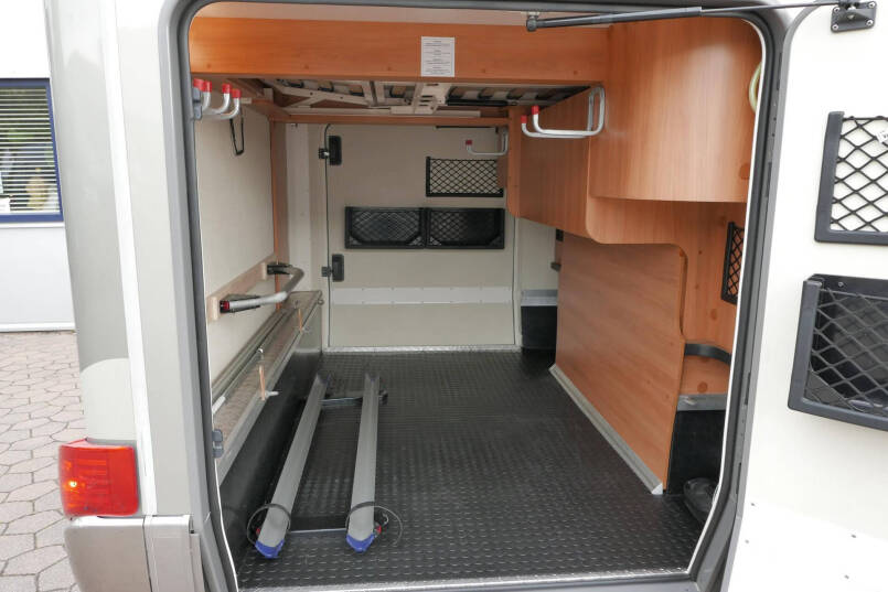 Hymer B 690 StarLine | V6 Mercedes | Queensbed | Levelsysteem | 1e NL eigenaar | 14