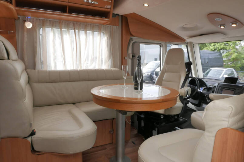 Hymer B 690 StarLine | V6 Mercedes | Queensbed | Levelsysteem | 1e NL eigenaar | 29