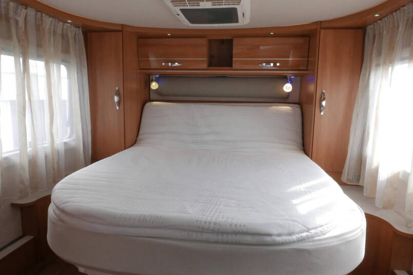 Hymer B 690 StarLine | V6 Mercedes | Queensbed | Levelsysteem | 1e NL eigenaar | 46