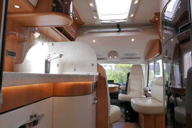 Hymer B 690 StarLine | V6 Mercedes | Queensbed | Levelsysteem | 1e NL eigenaar | 59