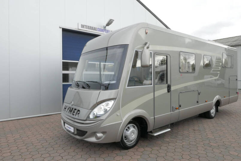 Hymer B 690 StarLine | V6 Mercedes | Queensbed | Levelsysteem | 1e NL eigenaar | 64