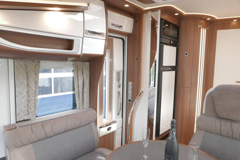 Carthago Chic E-Line l 50 LE DA | Silverline | Mercedes-Benz | Levelsysteem | Zonnepanelen | 34