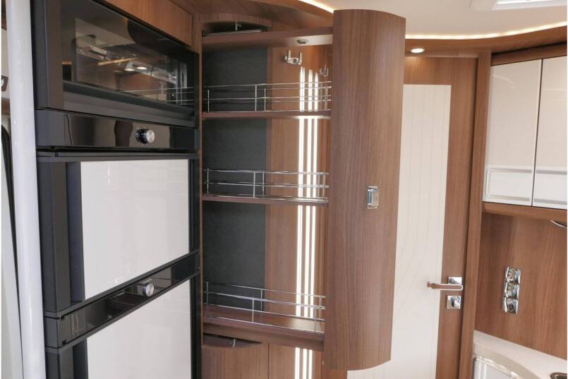 Carthago Chic E-Line l 50 LE DA | Silverline | Mercedes-Benz | Levelsysteem | Zonnepanelen | 42