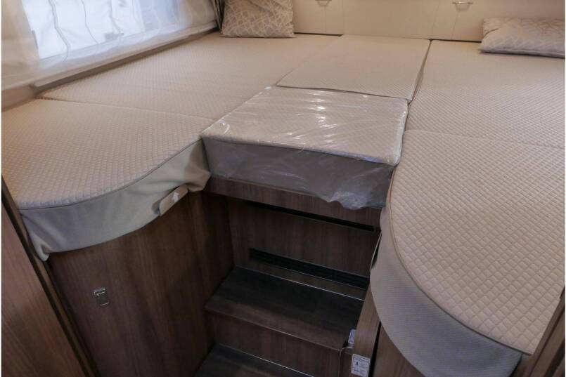 Carthago Chic E-Line l 50 LE DA | Silverline | Mercedes-Benz | Levelsysteem | Zonnepanelen | 51
