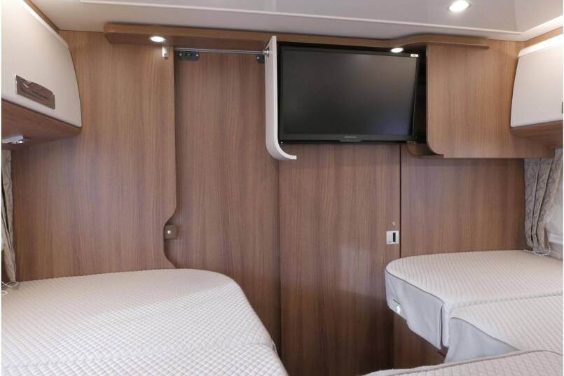 Carthago Chic E-Line l 50 LE DA | Silverline | Mercedes-Benz | Levelsysteem | Zonnepanelen | 55