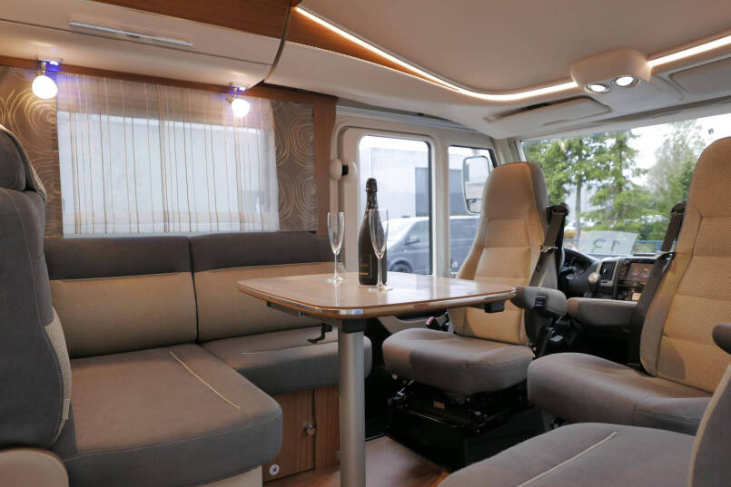 Hymer B 678 DL DynamicLine Automaat | Levelsysteem | Enkele bedden | 1e NL eigenaar 25