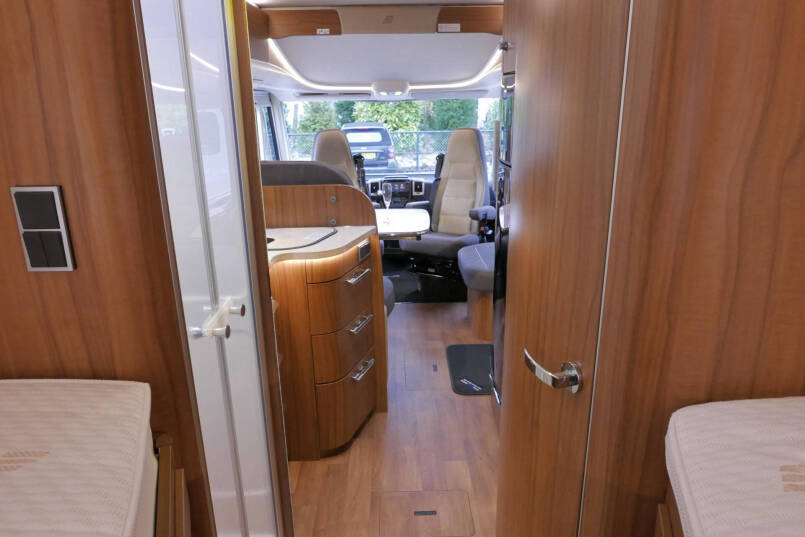 Hymer B 678 DL DynamicLine Automaat | Levelsysteem | Enkele bedden | 1e NL eigenaar 47