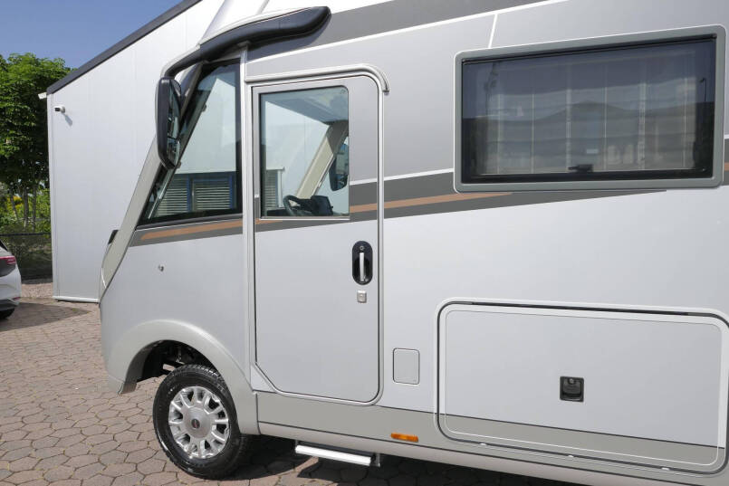 Carthago Chic S-Plus I 50 LE | Iveco| Silverline | Bovenkastjes | Luchtvering | Levelsysteem 23